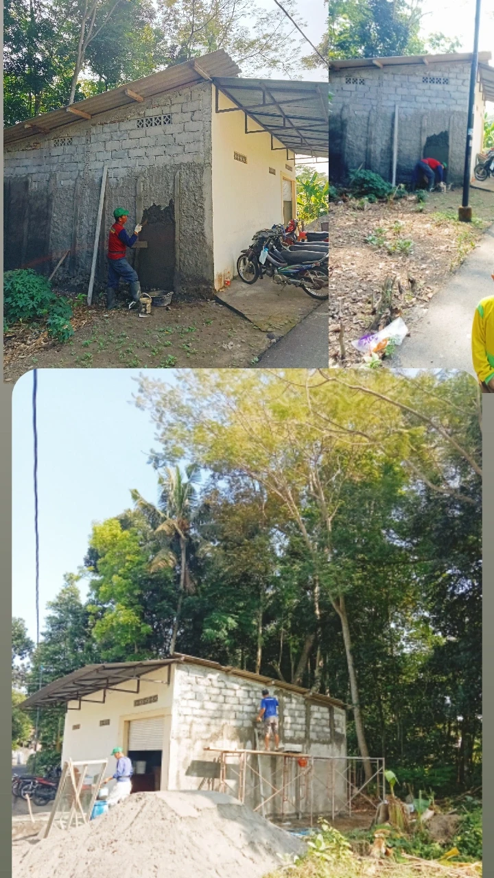 Memperbaiki dinding gudang RW 38 Tegalsari