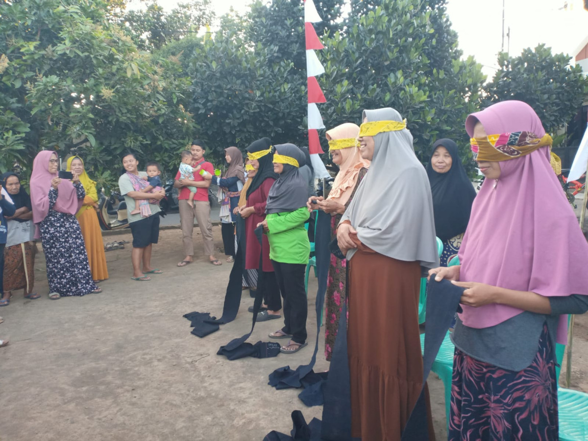 Lomba menggulung stagen ibu ibu RW 56 Padukuhan Bakungan