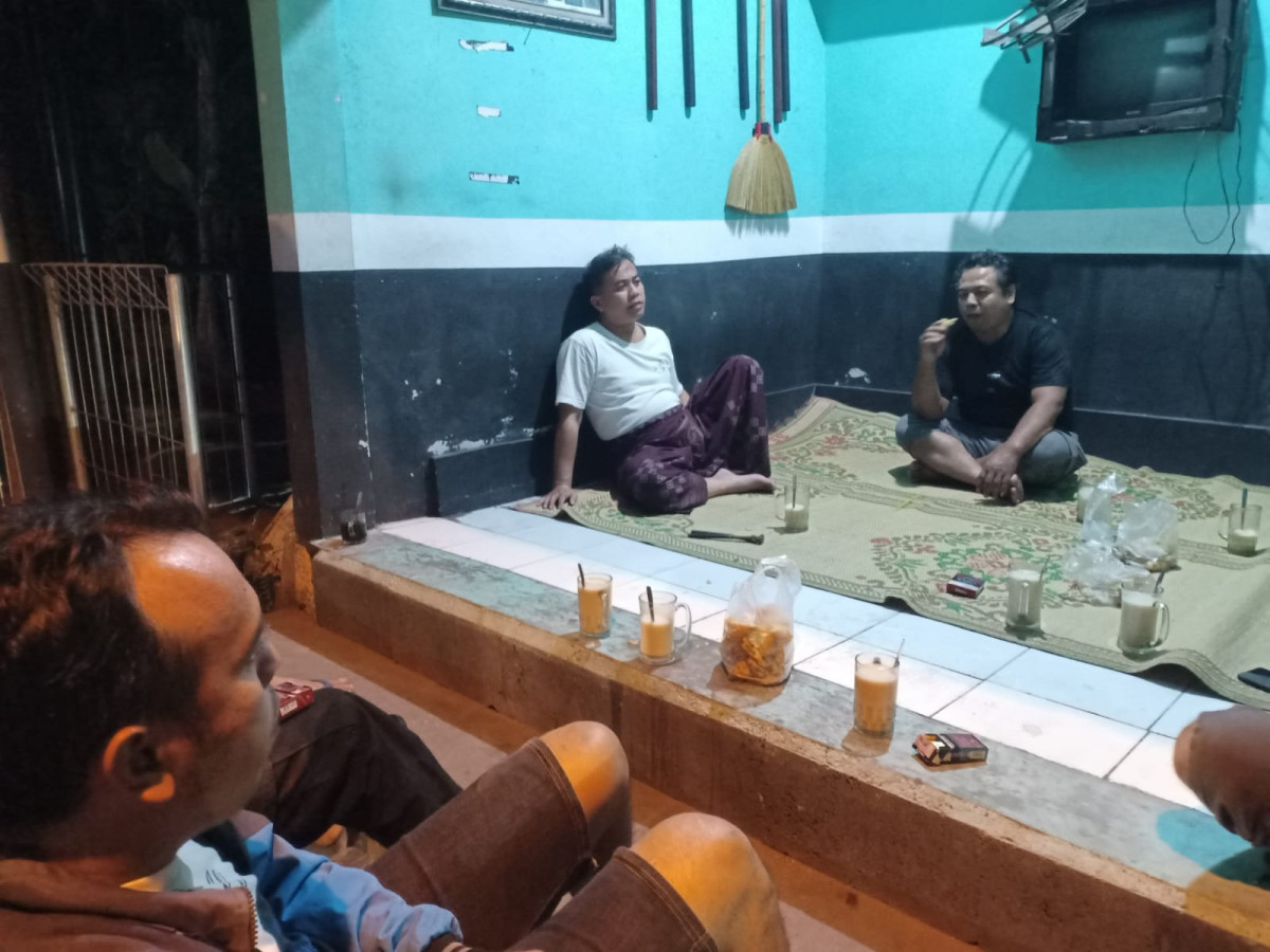 Ronda bapak bapak RT 02 Padukuhan Bakungan