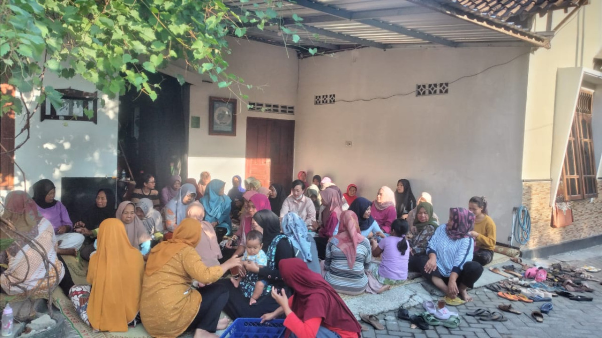 Pertemuan PKK RT 004 Rw 034 Malangrejo