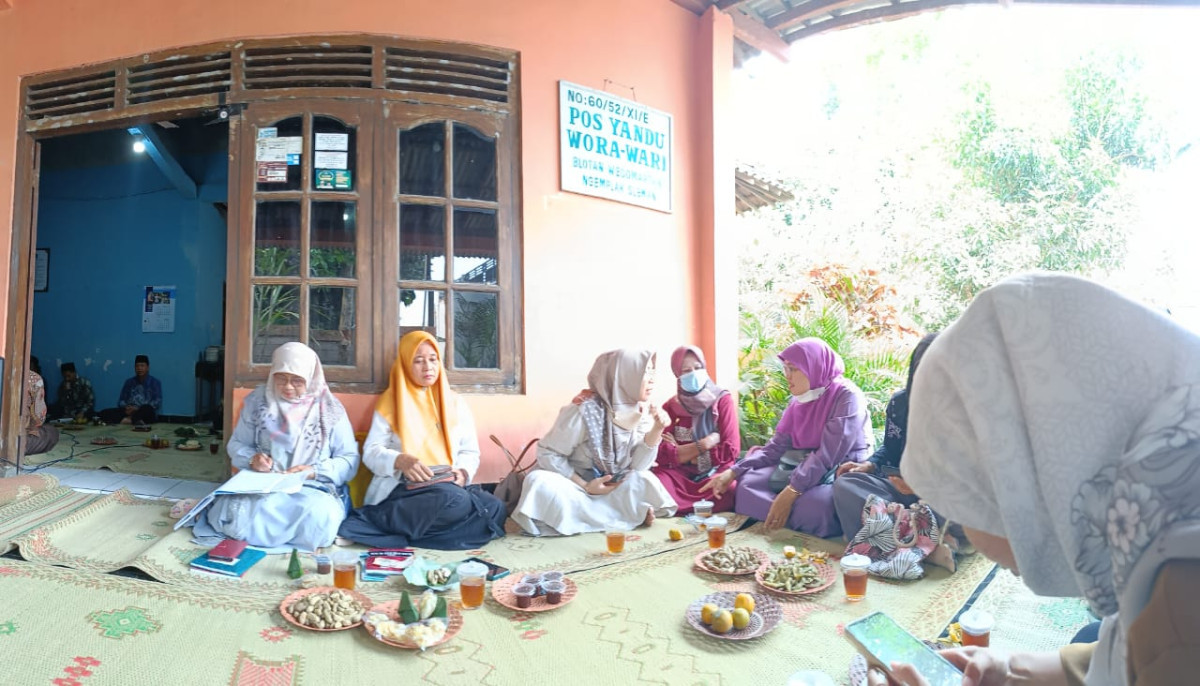 Pertemuan Ongkowijoyo Pamong Kalurahan Wedomartani di Rumah Dukuh Blotan