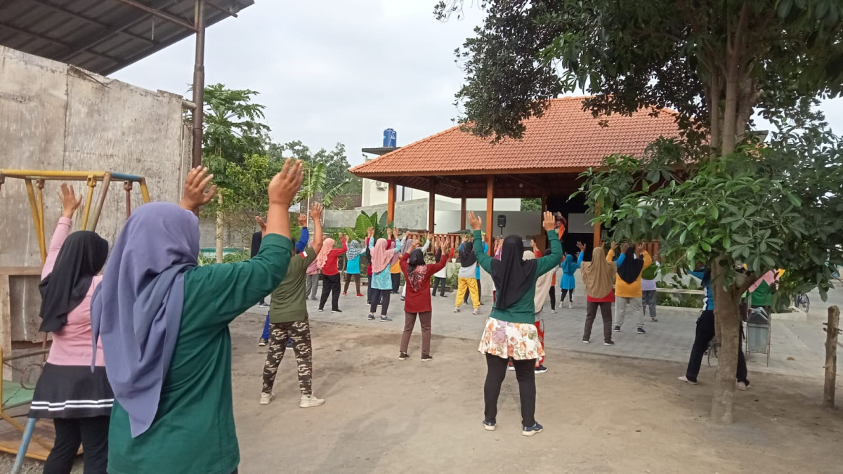 Kegiatan Senam Lansia SETAMAN Malangrejo