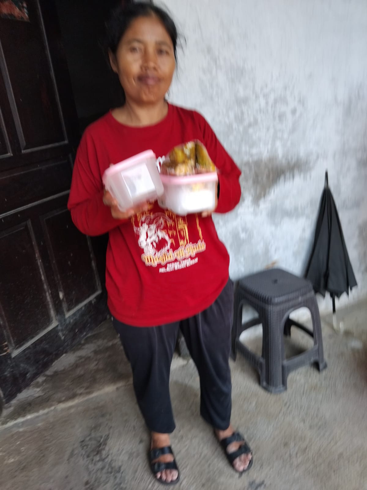 Pemberian PMT Lokal oleh kader Dashat Wedomartani ke bumil  Padukuhan Malangrejo