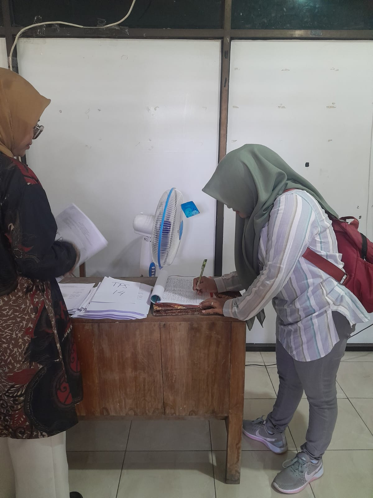 Pengumpulan berkas calon kpps tps 31 Padukuhan Malangrejo