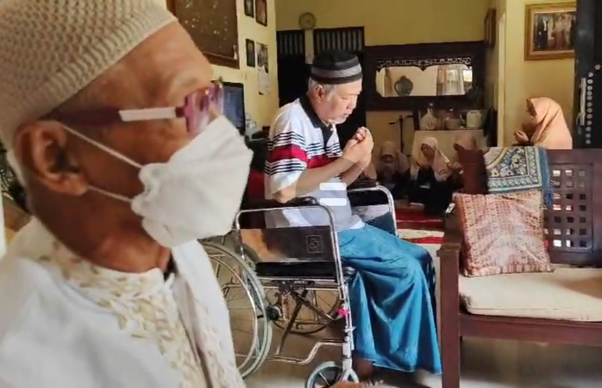 Kegiatan jenguk jamaah yg sakit di jetis