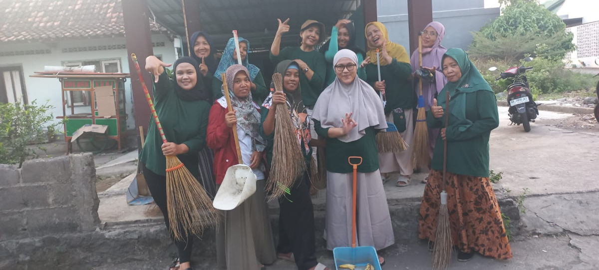 Bersih Lingkungan Rutin RT 07 Padukuhan Karangsari