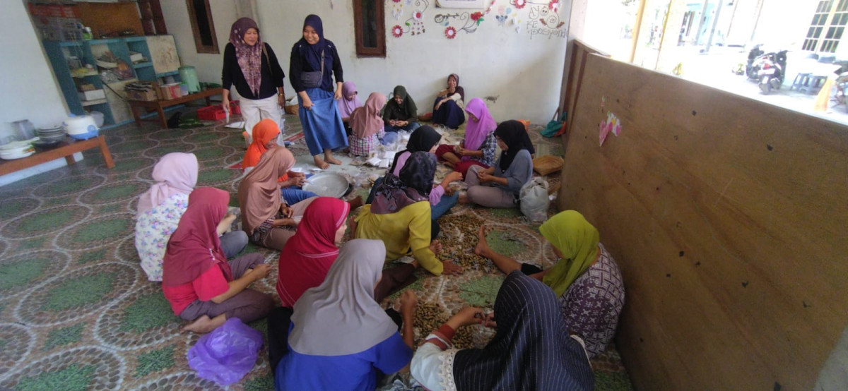 Carik racik yang akan dimasak  oleh ibu ibu