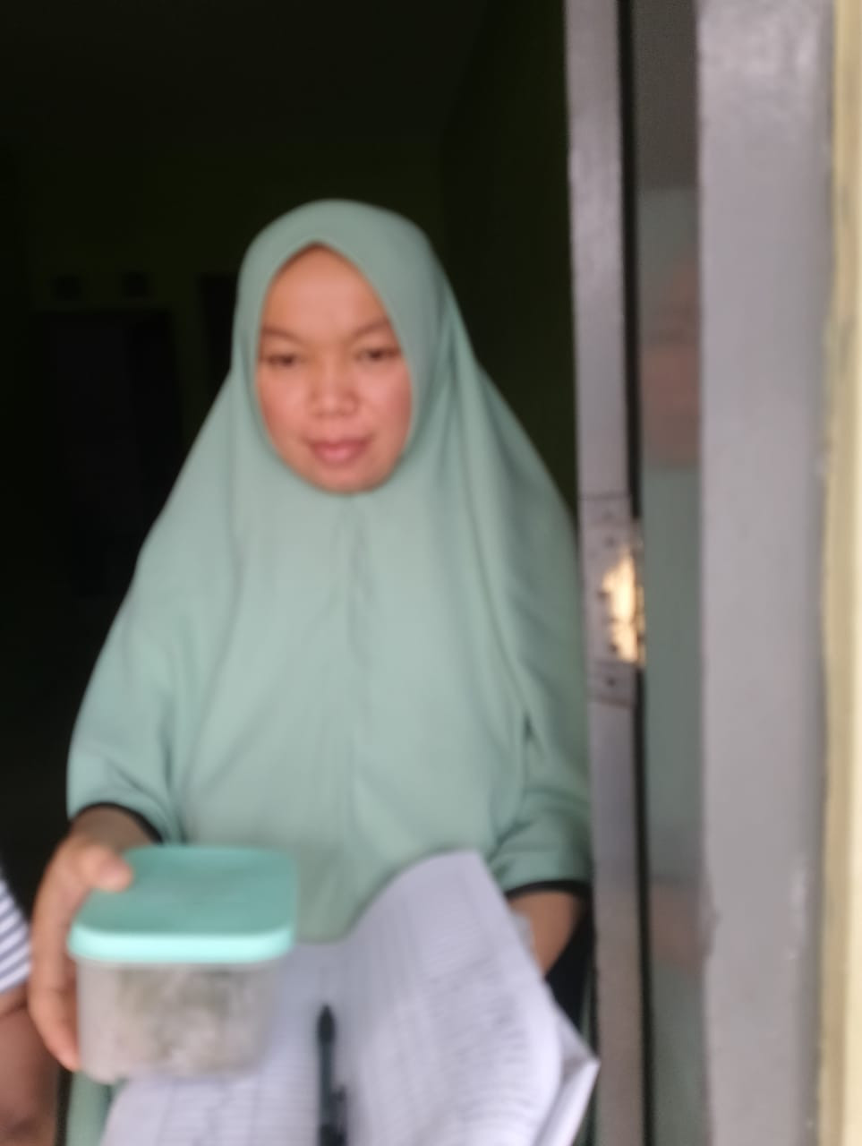 Pemberian PMT Lokal  ke ibu hamil  dengan KEK ( kekurangan energi kronik ) oleh kader Dashat Padukuhan Malangrejo