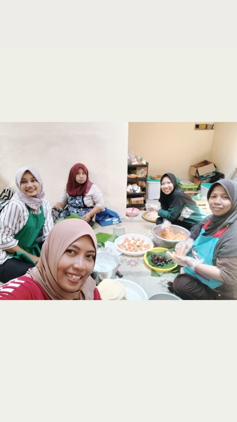 proses memasak PMT lokal oleh kader pucanganom