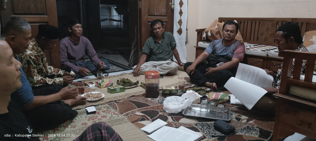 Kegiatan rapat pengurus gebang rt 06 jetis