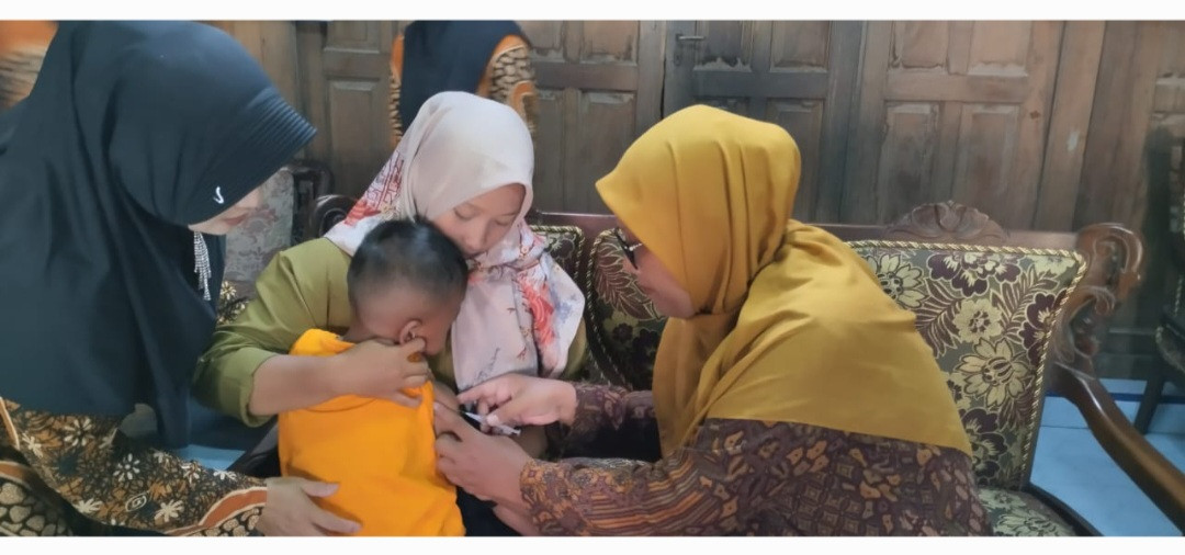 Pemberian Imunisasi JE Pada Balita Pokoh