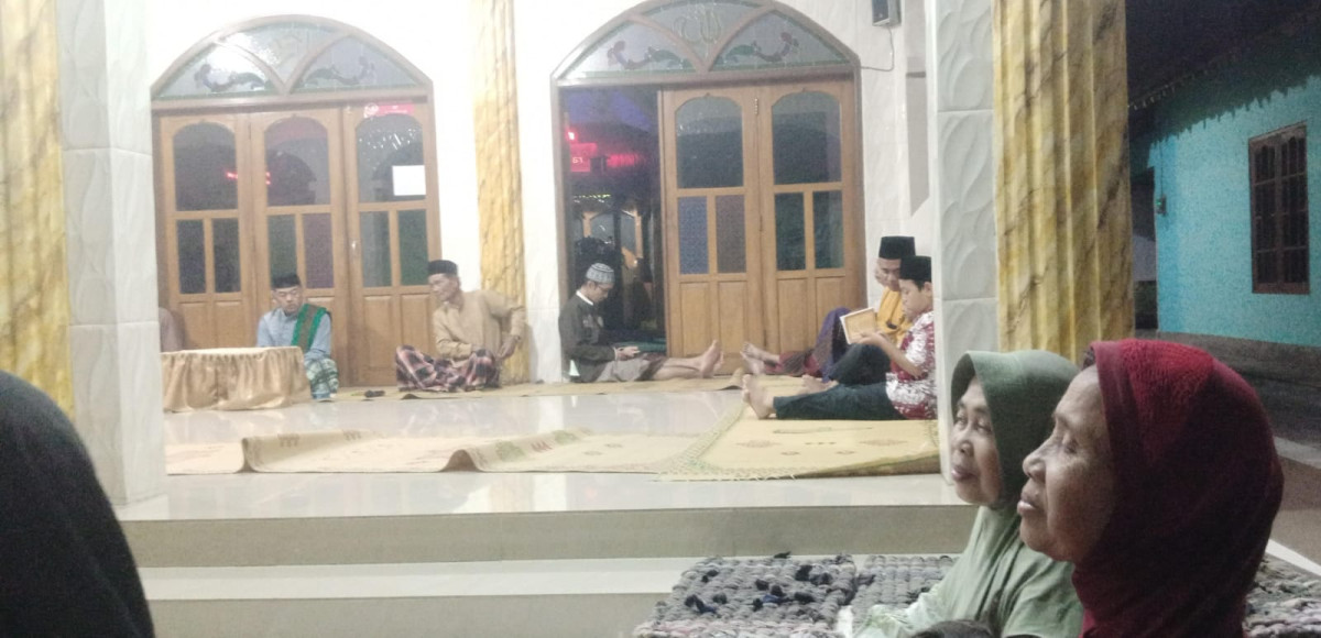 Pengajian Rutin malam jumat legi oleh warga pucanganom