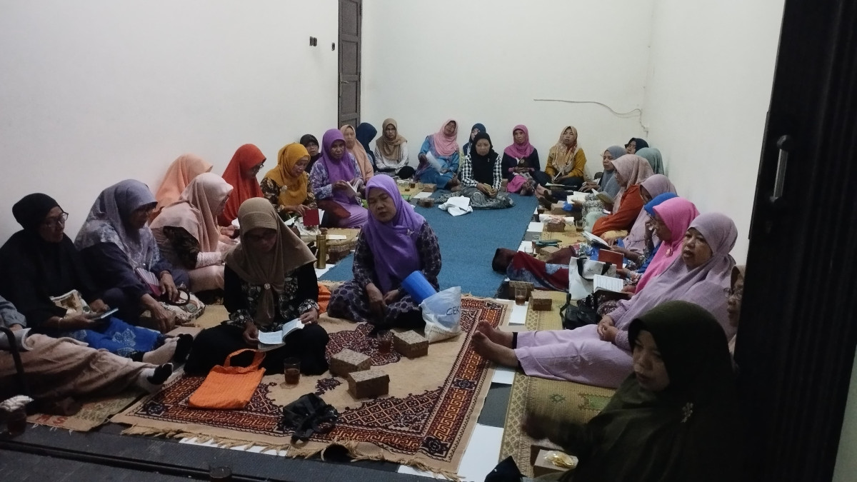 Kegiatan  Pengajian Bapak2 ibu2 RT 02, RT 04 Malangrejo