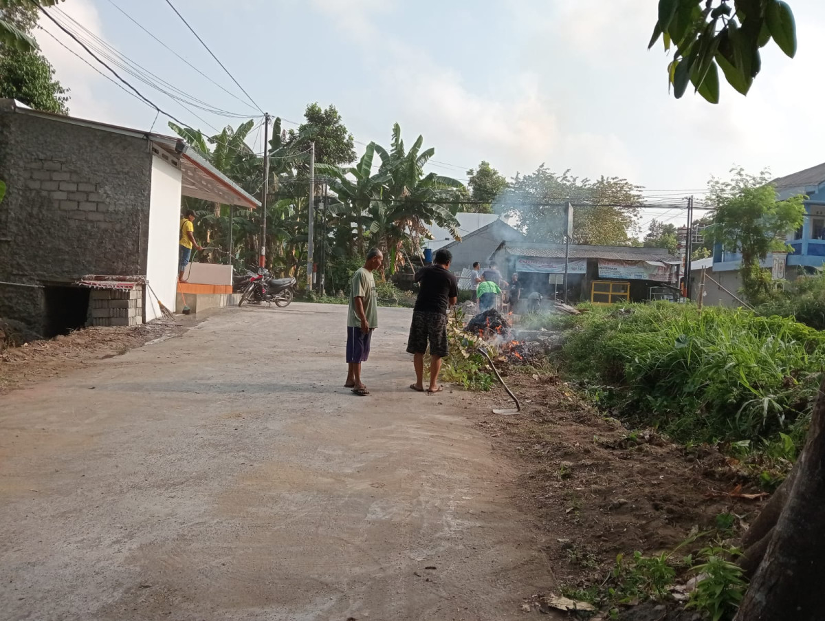 Kegiiatan kerja bakti bersih bersih RT 05  rw 35 padukuhan malangrejo