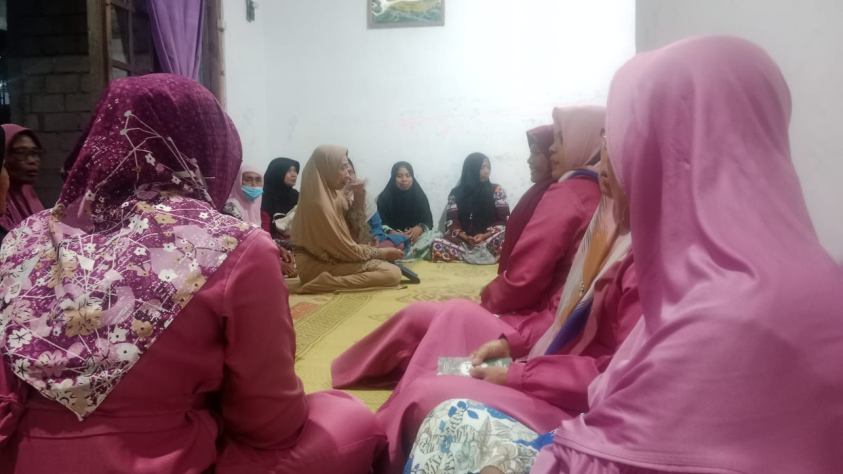 Jamaah mujahadah ibu-ibu padukuhan Tonggalan