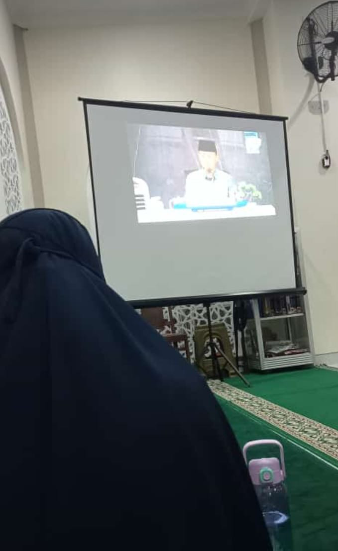 Pengajian Rutin rabu mlam brsma ustd Ami nur baits  oleh warga krajan