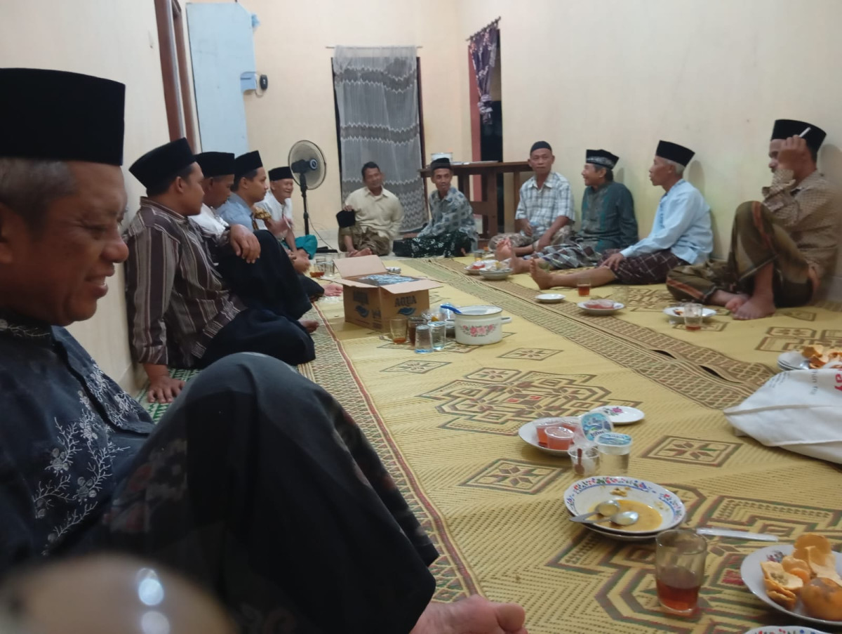 Yasinan dan tahlil malam jum'at bapak bapak RW 38 dusun Tegalsari Padukuhan Tegalsari