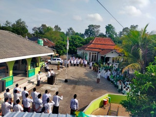 Upacara Hari Santri 2024 diikuti group hadroh Tanzilla Saffana Sanggrahan