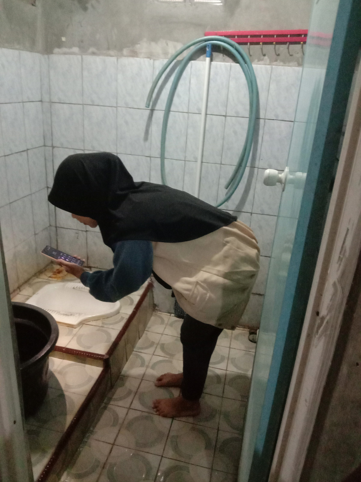 Pemeriksaan Jentik berkala di rumah Warga Krajan