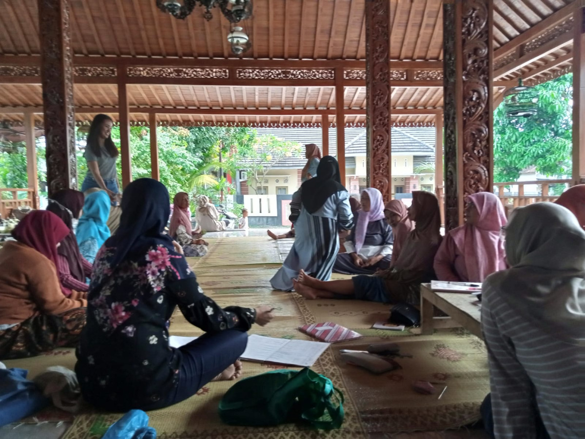 Pertemuan rutin ibu" PKK Rt 02 rw 33 Padukuhan Malangrejo