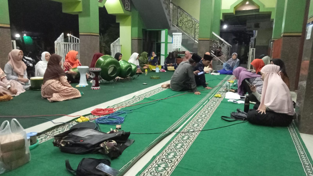 Latihan Hadroh ibu2 Asy Syifa'ul Husna malangrejo