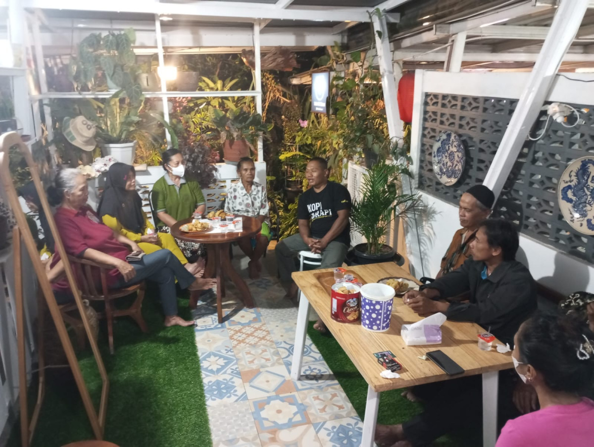 Menjenguk orang sakit