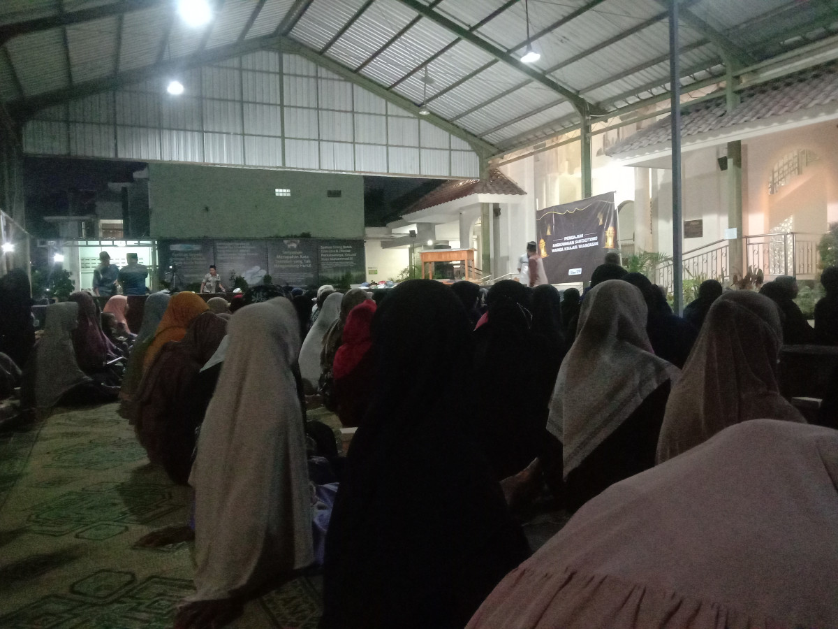 Pengajian Angkringan sabdo tomo brsama ustd.ami dg warga Krajan