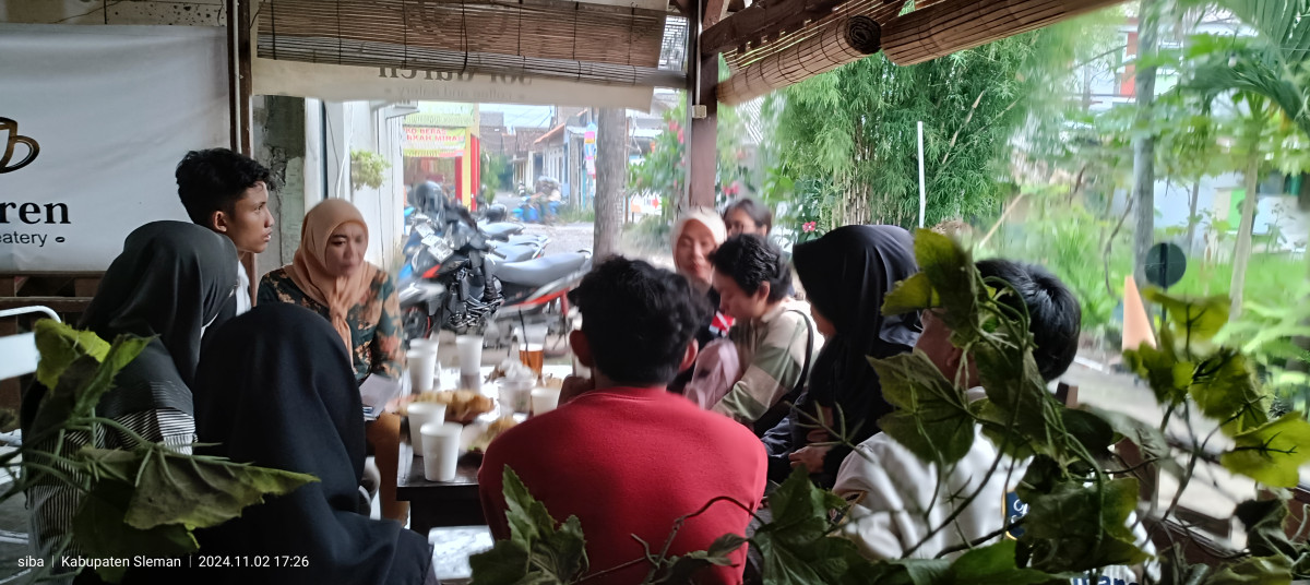 Kegiatan rapat mahasiswa uny dan pokdarwis gebangpark di jetis