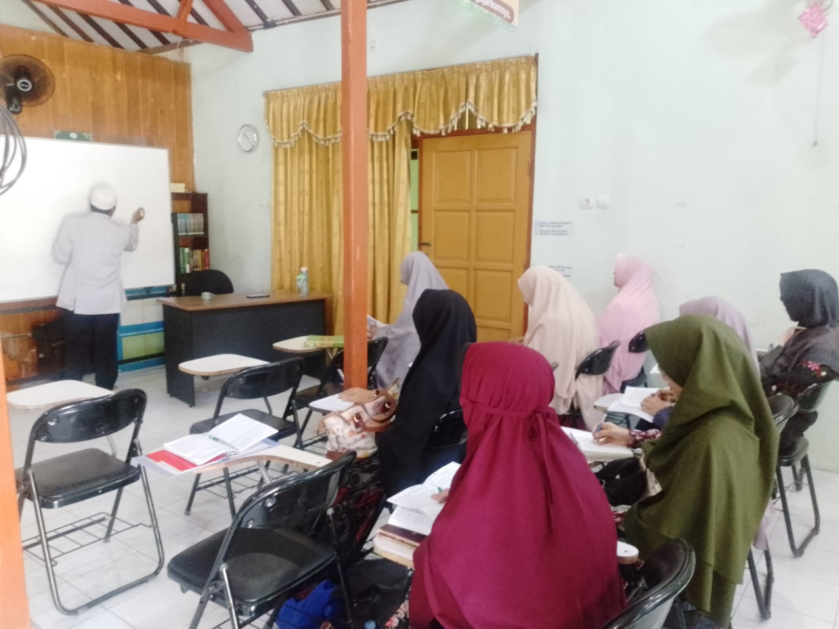 Pengajian rutin RQ Nurul jannah oleh ibu2 perumahan krajan