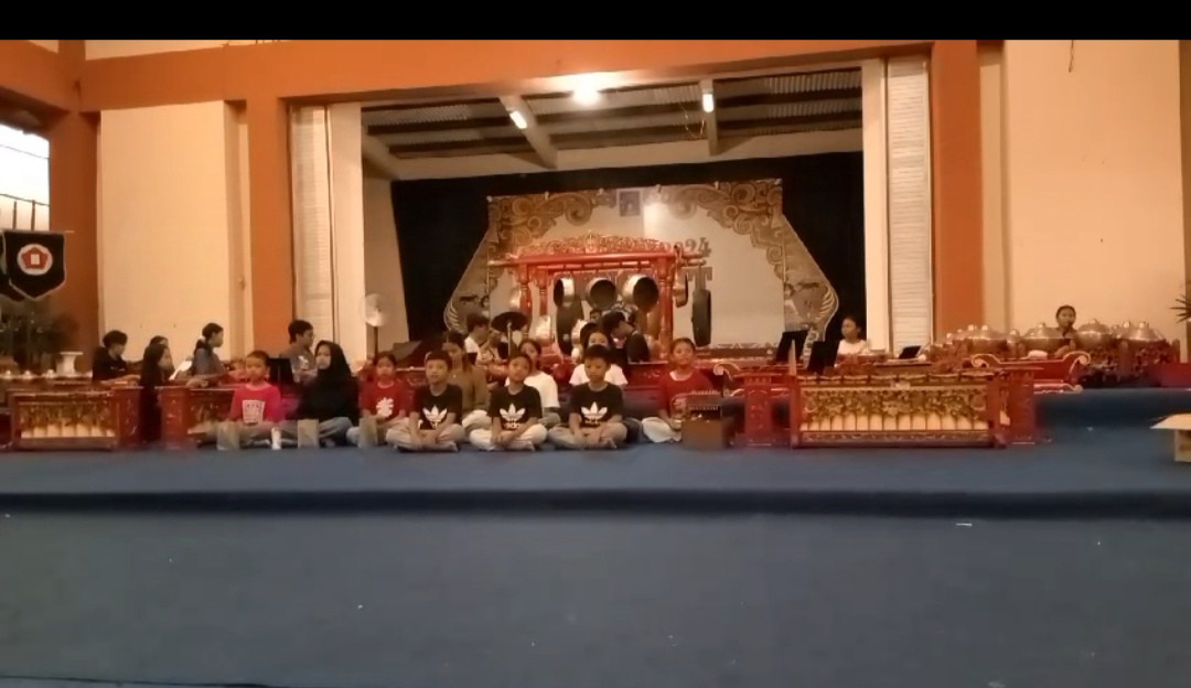 grup gamelan babadan kridha Laras mengikuti gladi bersih festival gamelan dalam rangka Merti desa kalurahan Wedomartani