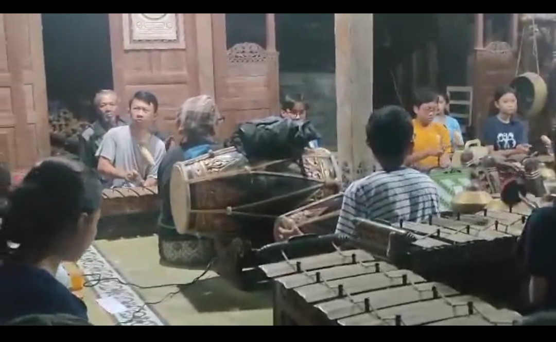 Latihan nggamel untuk persiapan merti desa  dari dusun babadan