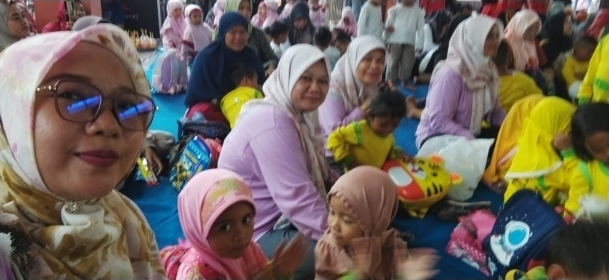 Mendengarkan dongeng