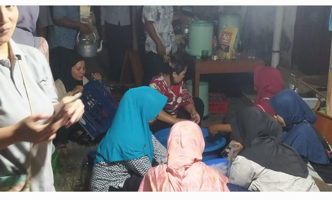 Gotong Royong Mencuci Di Sripah Pokoh Hari ke 5