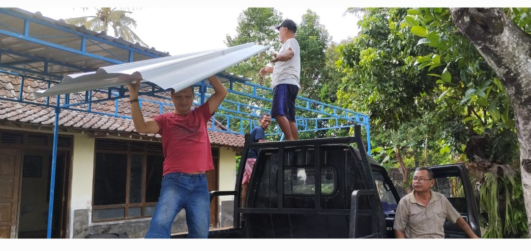 Pembongkaran Seng Sripah Rt 01 Pokoh