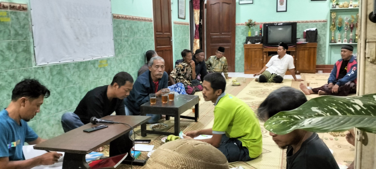 Pertemuan rutin Bapak" RW 17