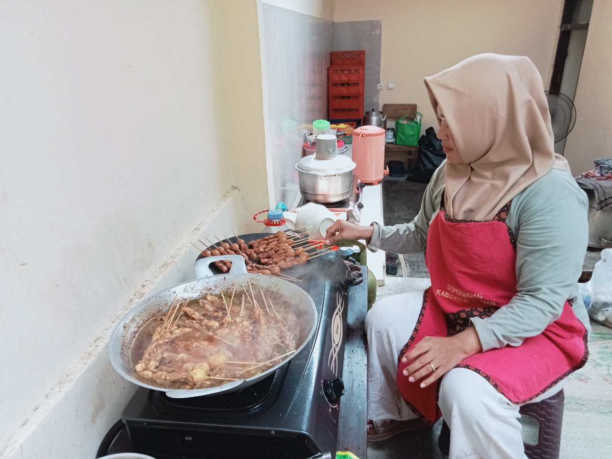 pembuatan sate ayam telur puyuh