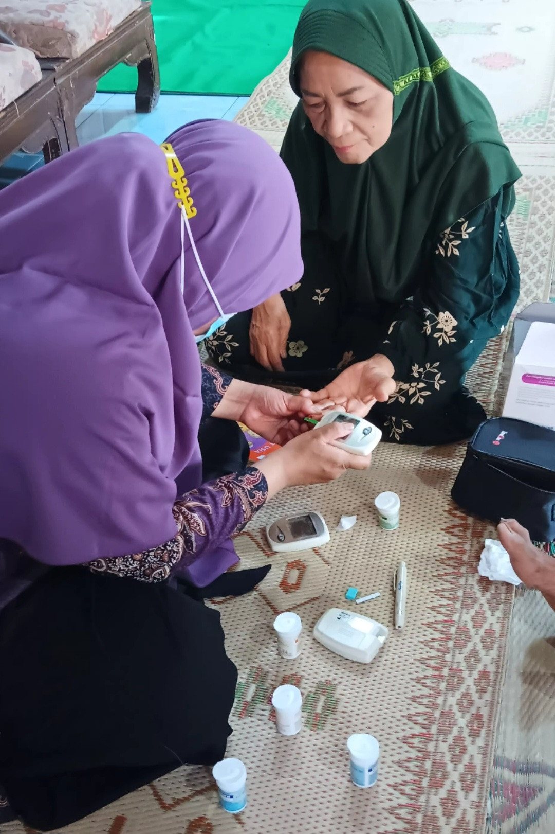 Pemeriksaan Cek Darah Lansia Pokoh