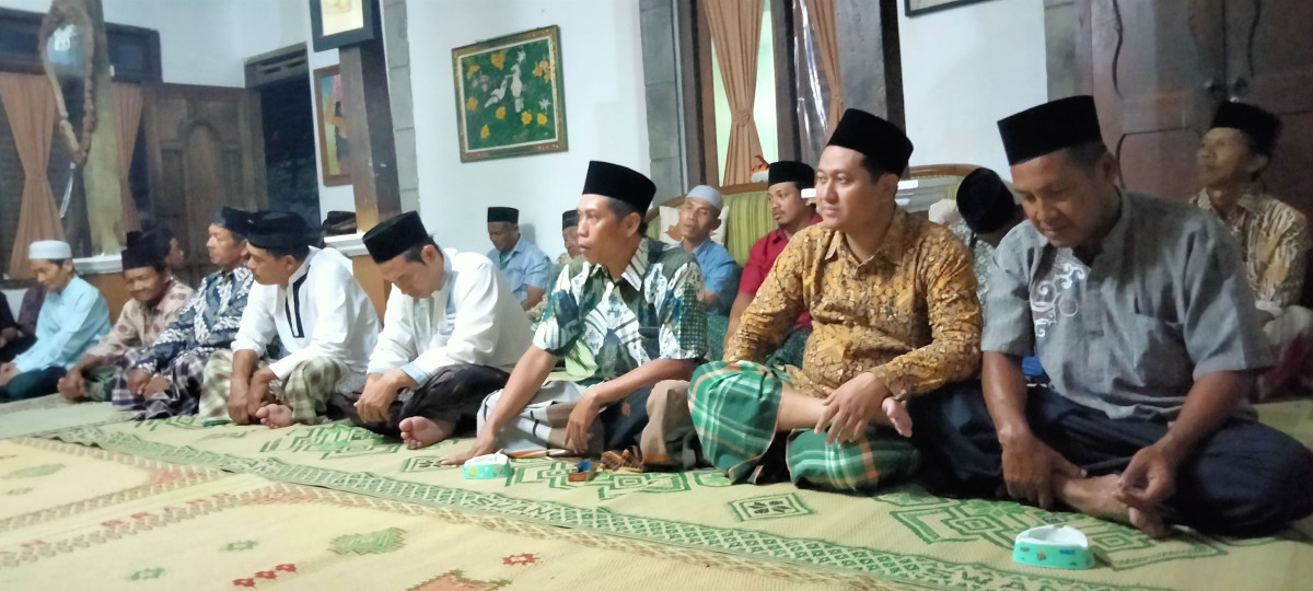 Tahlil dn do'a peringatan 2 tahun orang meninggal padukuhan Tonggalan