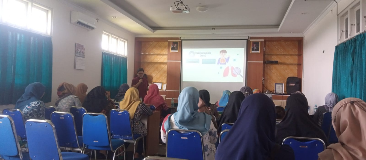 Penyuluhan tentang penyakit yg dpt dicegah dg imunisasi yg di hadiri oleh kader pucanganom