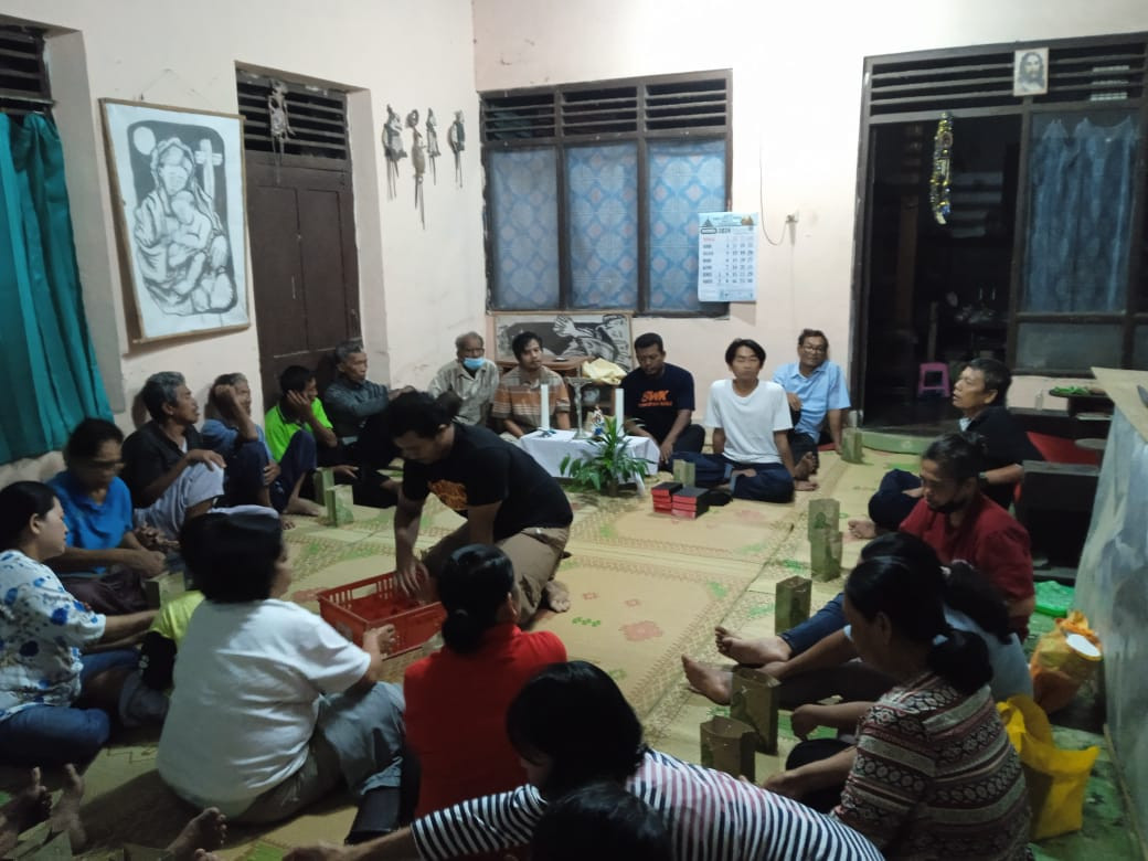 Sembahyangan Selasa Kliwon umat katolik dusun Sawahan kidul