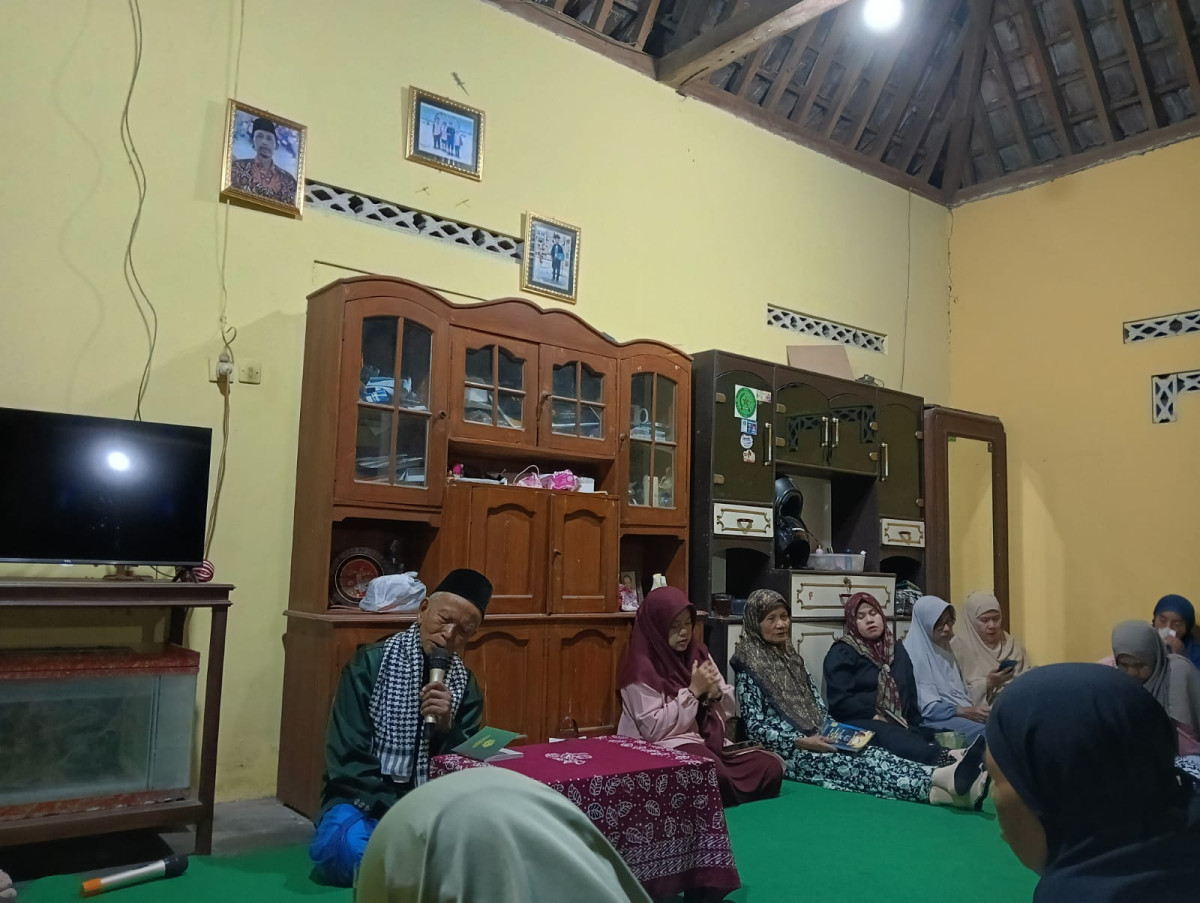 Yasinan ibu2 dusun Gondanglegi