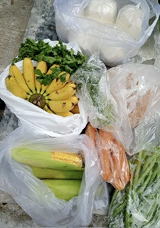 Menyuplai bahan basah PMT lokal oleh kader Sanggrahan