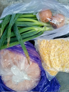 Menyuplai bahan basah PMT lokal oleh kader Sanggrahan