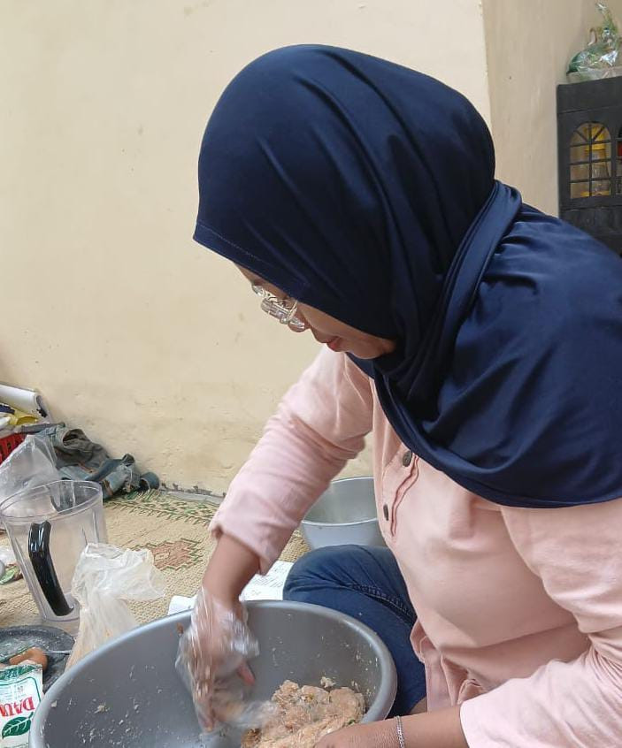 proses memasak PMT lokal utk Bumil oleh kader pucanganom