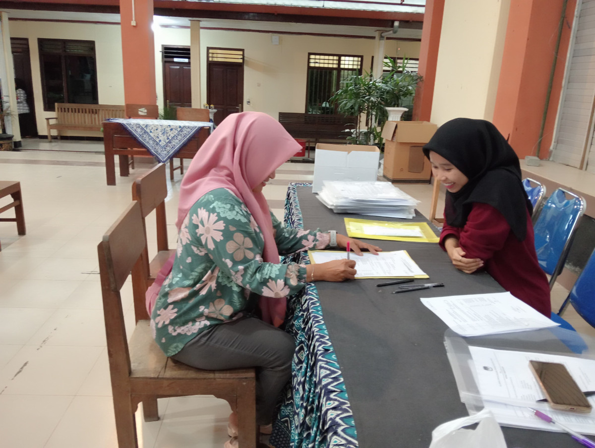 Pengambilan Honor dan biaya akomodasi Pilkada oleh KPPS  31 Padukuhan Malangrejo