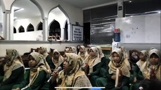 Hadroh Tanzilla Saffana Sanggrahan mengisi acara dipengajian rutin