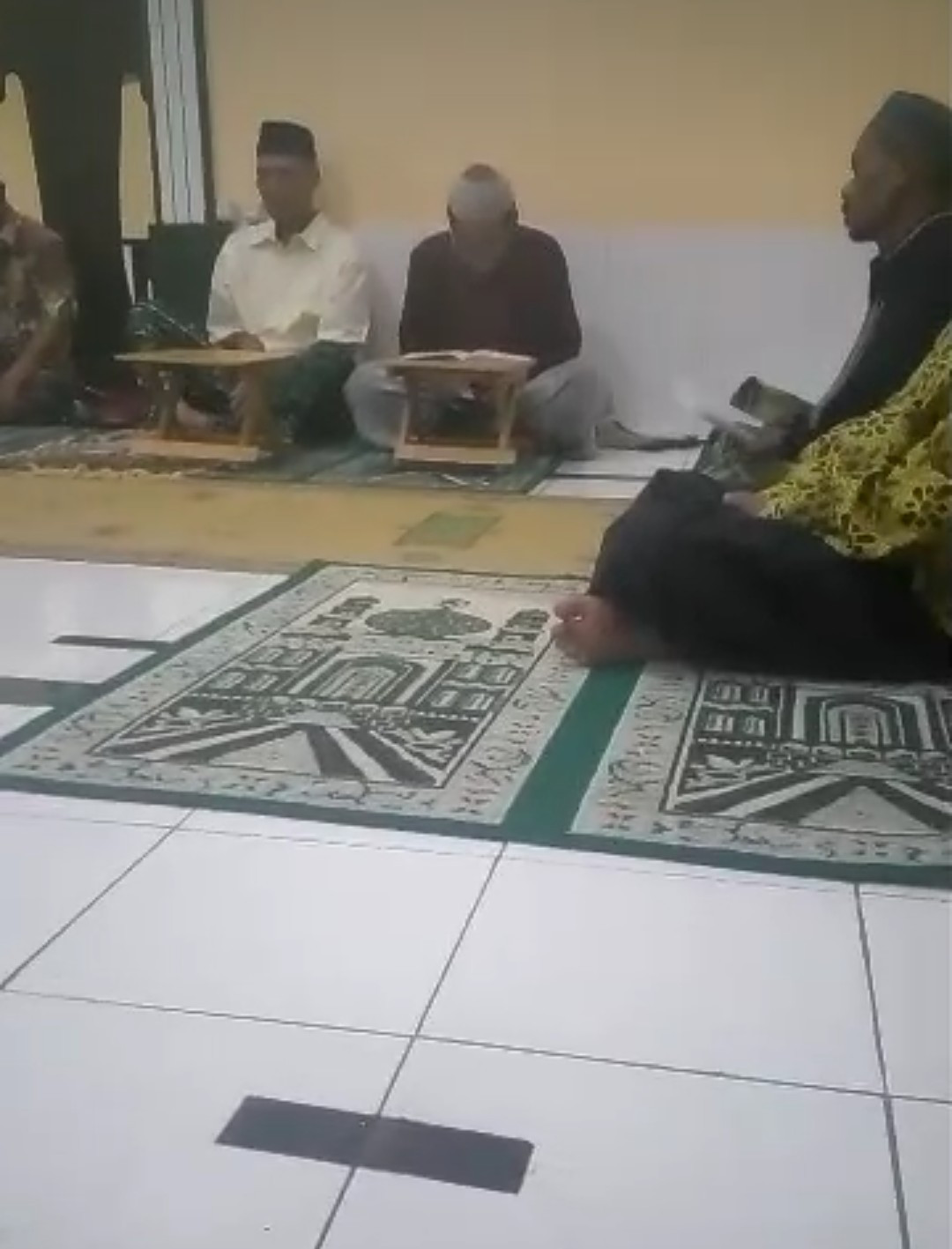 Yasinan rutin umat islam dusun sawahan kidul