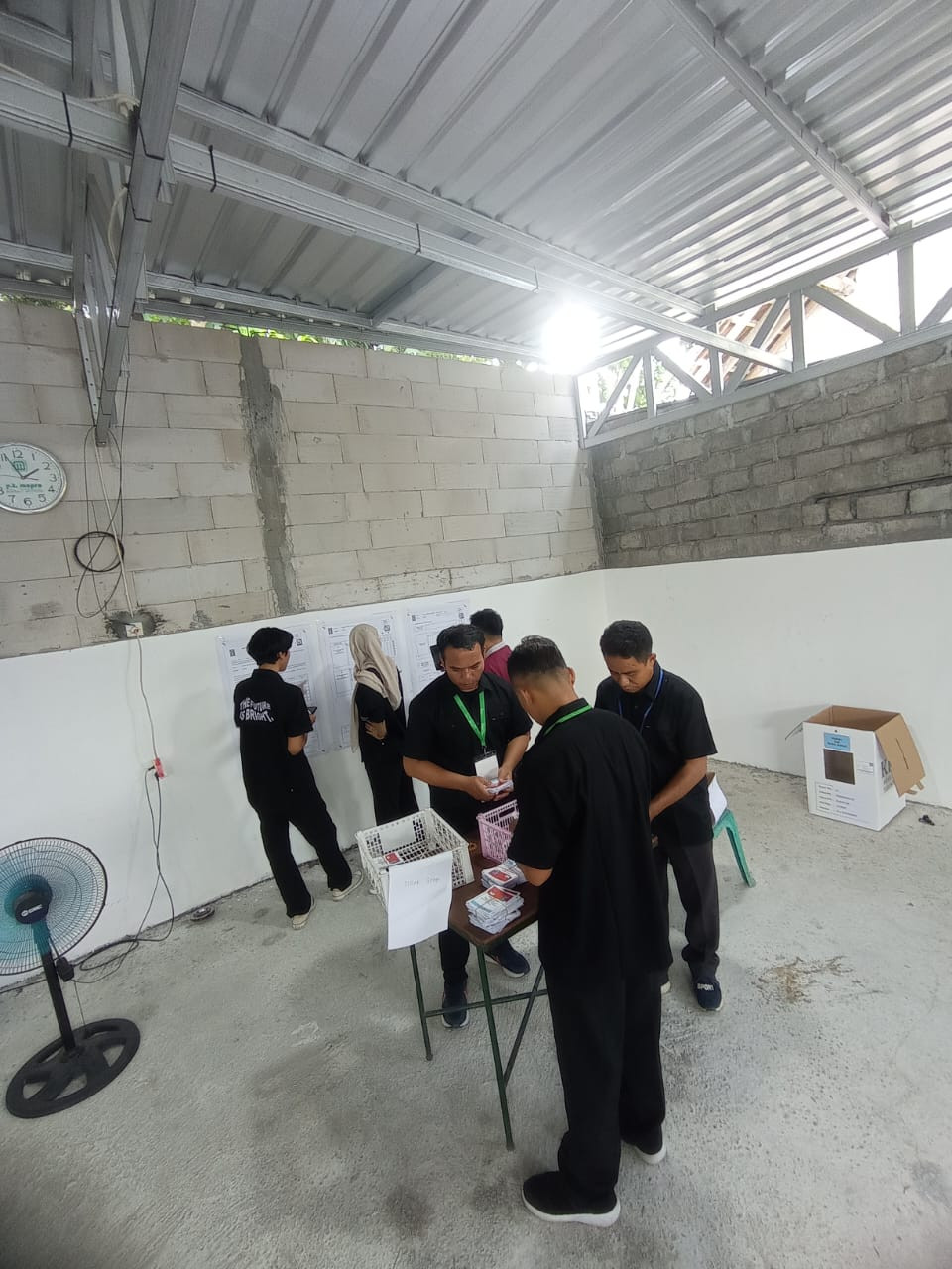 Penghitungan suara  pilkada tahun 2024 di TPS 31 Padukuhan Malangrejo