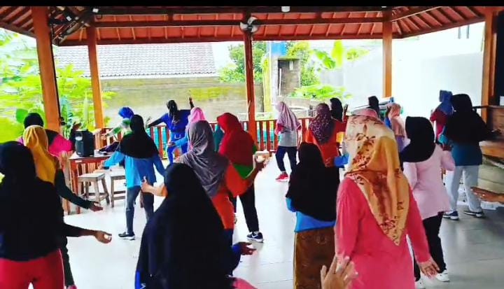 Senam Lansia SETAMAN Malangrejo   Hari : Sabtu