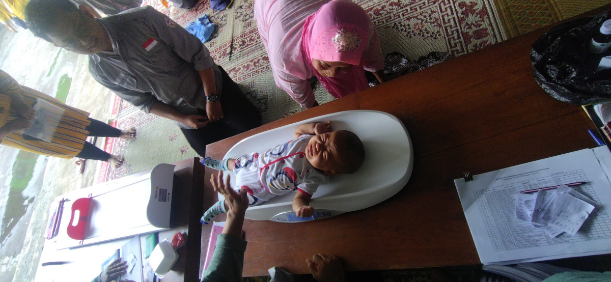 Penimbangan balita usia 2 bln